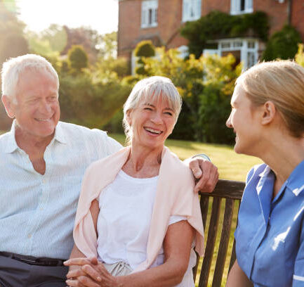 retirement community 433x408 - Choosing the right retirement community for your lifestyle